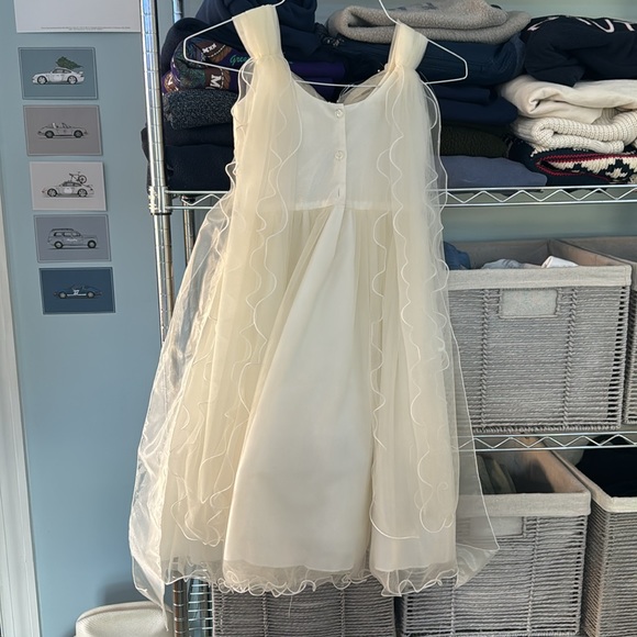 GIRLS WHITE GOWN (GRADUATION, CHRISTENING, BAT MITZVAH, WEDDINGS, EVENTS, ETC) - Picture 6 of 9